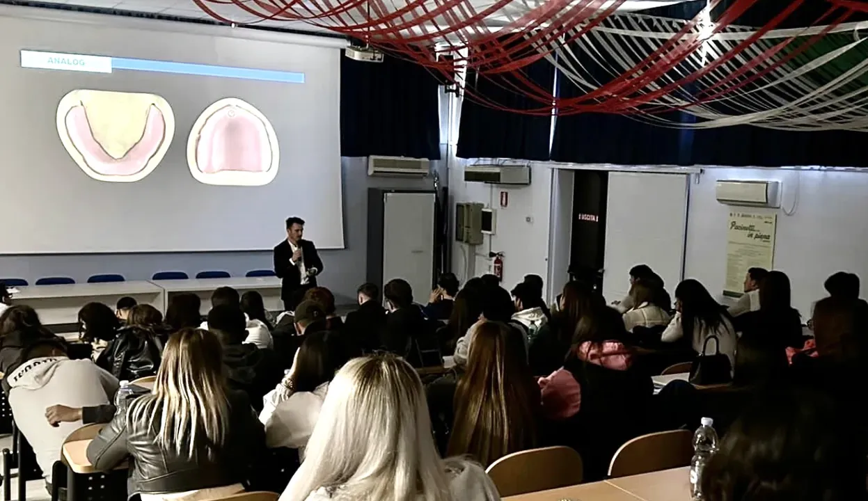 Présentation sur la scène d’un congrès en Italie