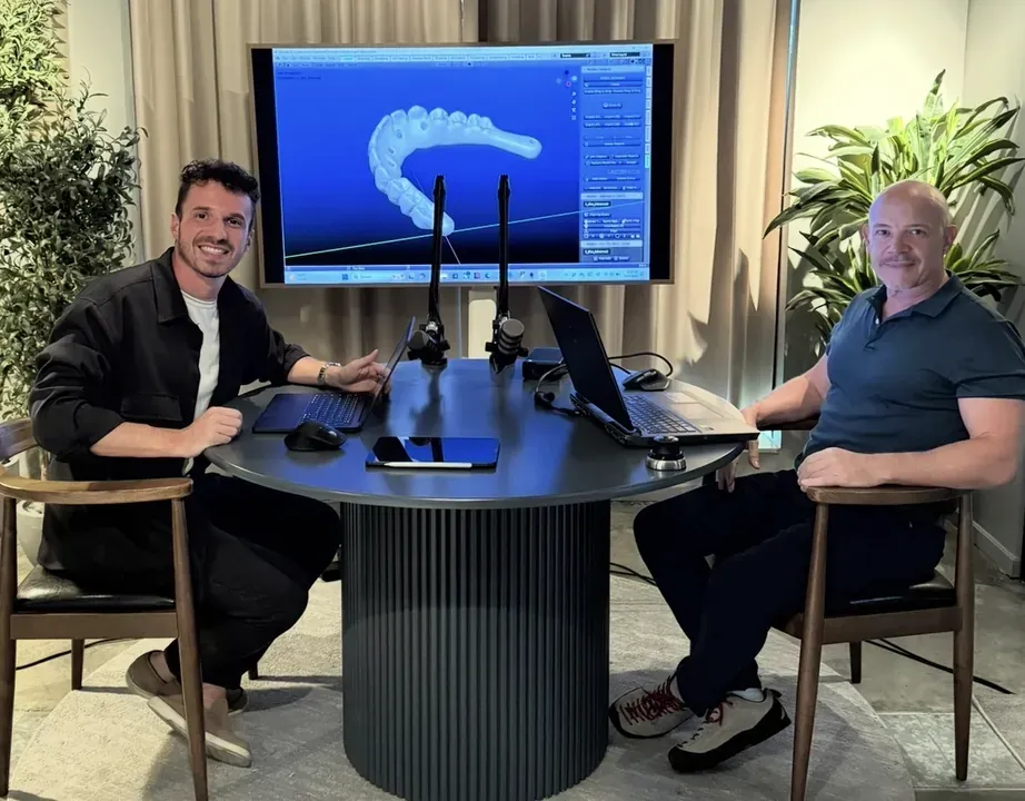 Enregistrement d’un podcast de dentisterie numérique à Dubaï