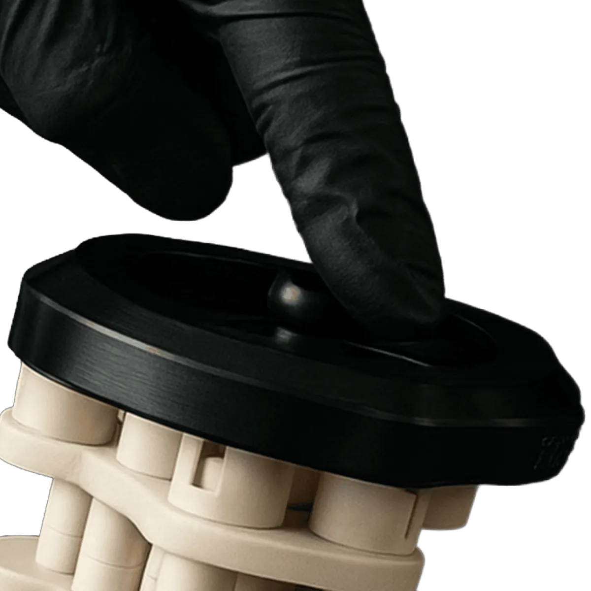 Main pressant un modèle imprimé sur la Pivot Base Artex
