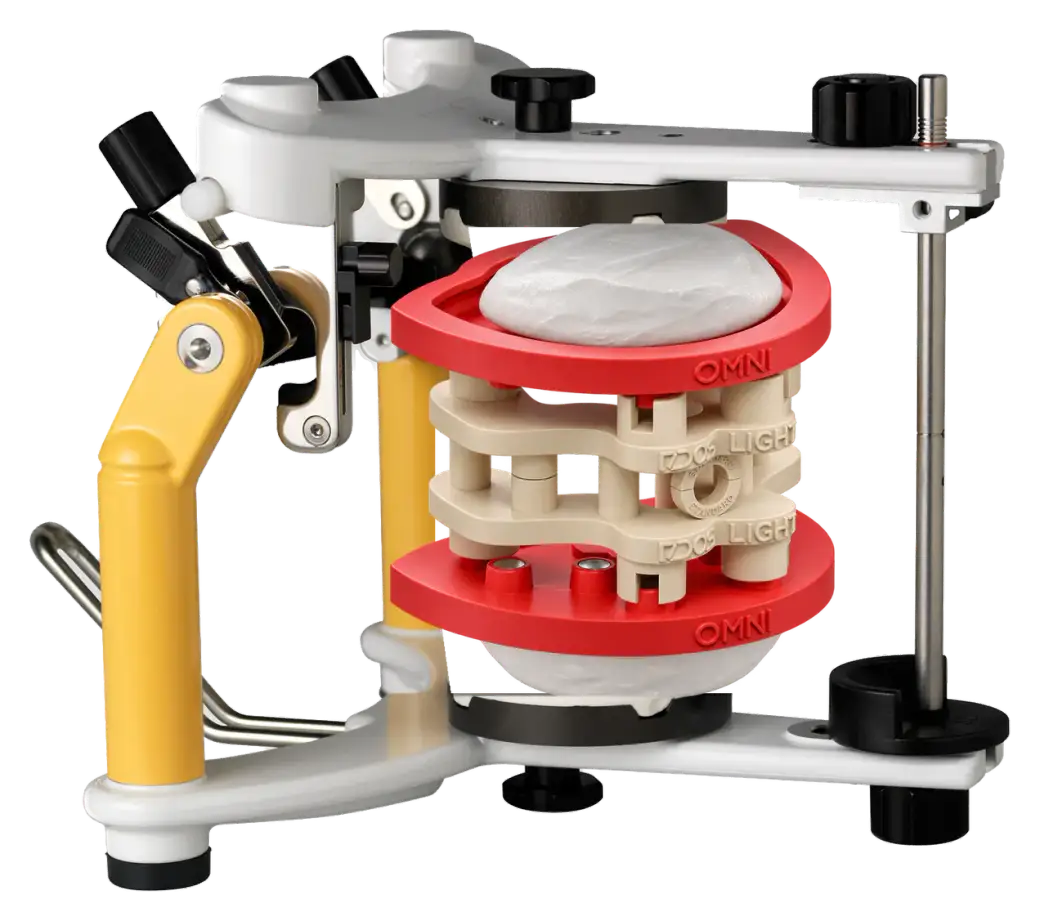 Illustration : articulateur Ivoclar Stratos 200 avec DACOS Omni Flex et le calibrateur montés entre ses deux branches