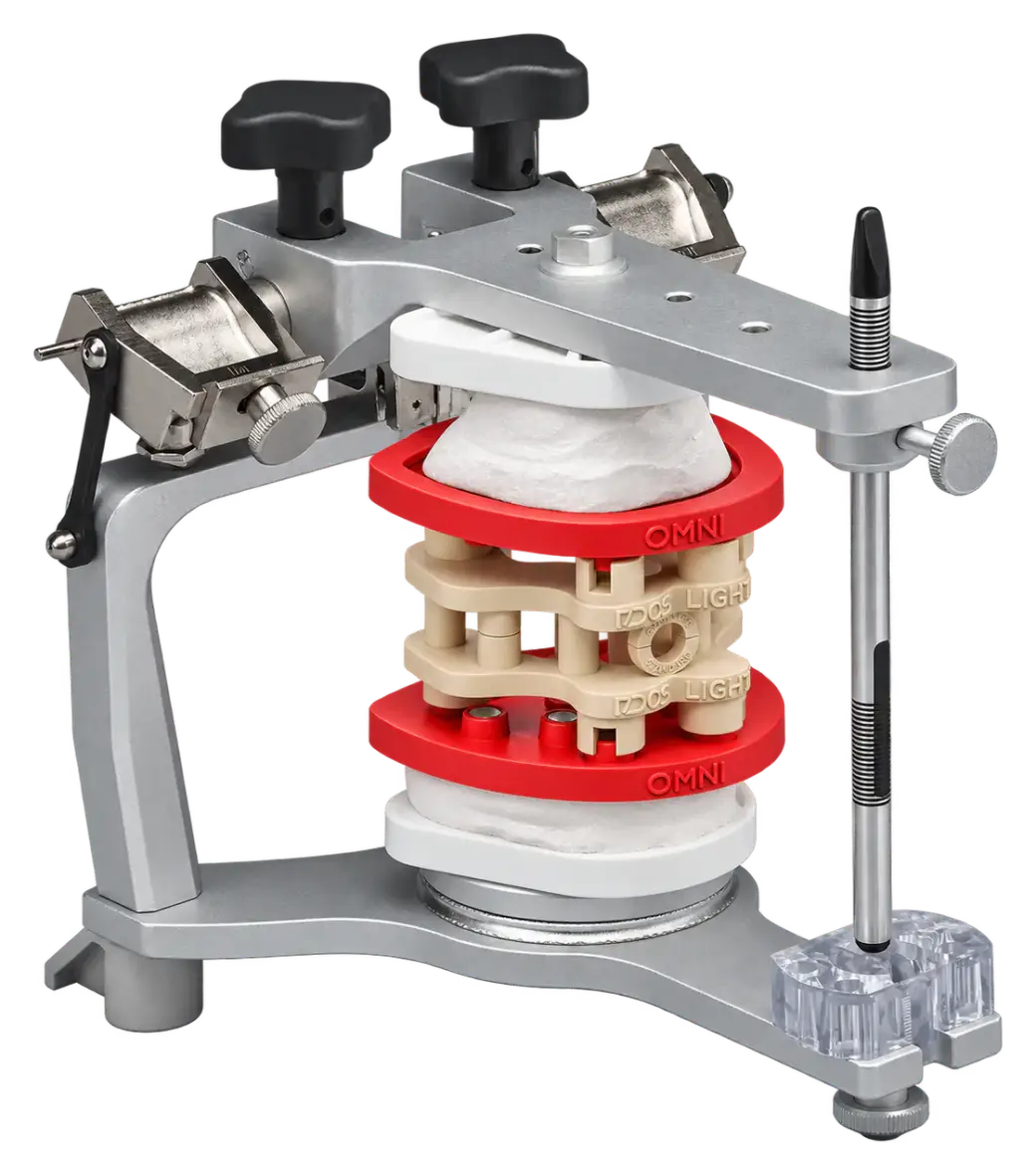 Illustration : articulateur Whip Mix 2240Q avec DACOS Omni Flex et le calibrateur montés entre ses deux branches